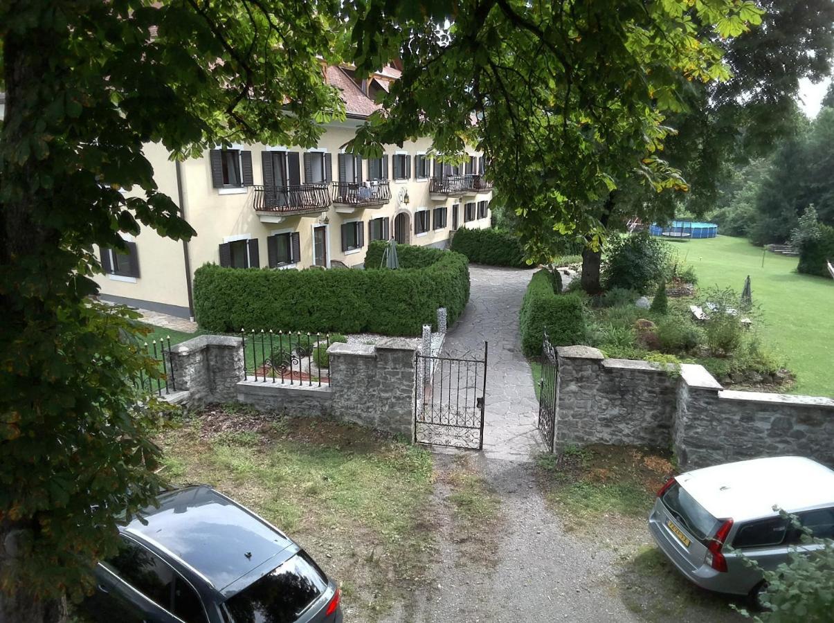 Garten- & Loggia-Appartement Herrenhaus Dellach im Drautal Exteriör bild